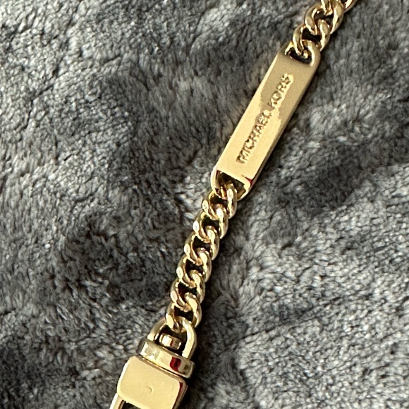 Michael Kors Butterfly Wallet on a chain - Picture 4 of 13